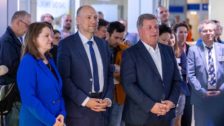 Eröffnung der neuen CT-Kontrollstelle am Airport Nürnberg, Nürnberg, 08.05.2026 Dr. Kerstin Engelhardt-Blum, Regierungspräsidentin von Mittelfranken, Andreas Krieglstein, CSU, zweiter Bürgermeister der Stadt Nürnberg, und Christian Bernreiter, Bayerischer Staatsminister für Wohnen, Bau und Verkehr, bei der Eröffnung der neuen CT-Kontrollstelle am Airport Nürnberg. Nürnberg Bayern Deutschland