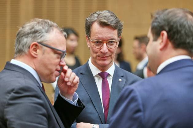 Berlin, Deutschland, 08.05.2026: Bundesrat: 1065. Sitzung des Bundesrates: Mario Voigt (CDU), Ministerpräsident des Freistaates Thüringen, Hendrik Wüst (CDU), Ministerpräsident von NRW und Nathanael Liminski (CDU) Copyright: xdtsxNachrichtenagenturx dts_118300