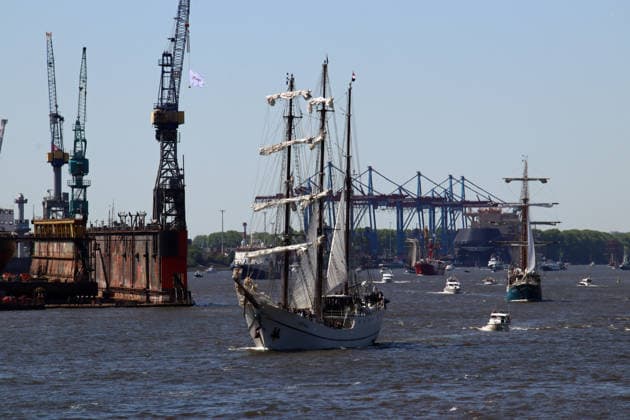 837. Hafengeburtstag in Hamburg: die Einlaufparade.