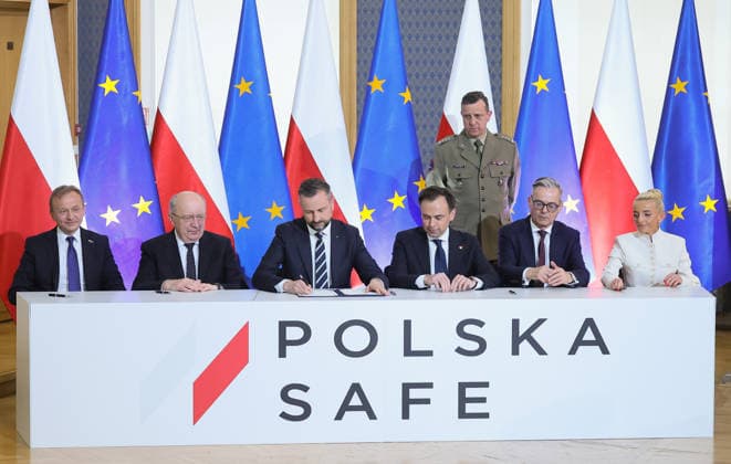 Poland signs SAFE deal Photo: Adam Burakowski East News (L-R) EU commissioner for budget, anti-fraud and public administration Piotr Serafin, EU commissioner for defence and space Andrius Kubilius, minister of national defence Wladyslaw Kosniak-Kamysz, minister of finance and economy Andrzej Domanski, president of National Development Bank Miroslaw Czekaj, first vice-president of National Development Bank Marta Postula attend a ceremony of signing an agreement regarding the loan from EU s SAFE (Security Action for Europe) financial instrument on May 8, 2026 in Warsaw, Poland. The deal will allow for a line of credit to purchase defence equipment, including anti-drone systems, worth almost 44 billion euro. EN_01677227_0033