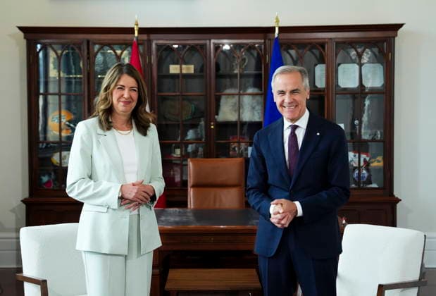 May 8, 2026, Ottawa, On, Canada: Prime Minister Mark Carney meets with Premier of Alberta Danielle Smith at his office in Ottawa on Friday, May 8, 2026. Ottawa Canada  - ZUMAc35_ 20260508_zaf_c35_011 Copyright: xSeanxKilpatrickx