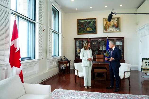 May 8, 2026, Ottawa, On, Canada: Prime Minister Mark Carney meets with Premier of Alberta Danielle Smith at his office in Ottawa on Friday, May 8, 2026. Ottawa Canada  - ZUMAc35_ 20260508_zaf_c35_019 Copyright: xSeanxKilpatrickx
