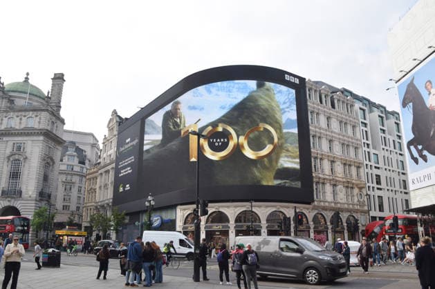 May 8, 2026, London, England, United Kingdom: The Piccadilly Lights screen in Piccadilly Circus displays a tribute from BBC as broadcaster, writer, conservationist and natural historian David Attenborough turns 100. London United Kingdom  - ZUMAv130 20260508_zip_v130_005 Copyright: xVukxValcicx