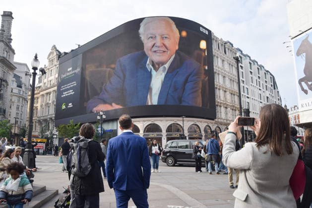 May 8, 2026, London, England, United Kingdom: The Piccadilly Lights screen in Piccadilly Circus displays a tribute from BBC as broadcaster, writer, conservationist and natural historian David Attenborough turns 100. London United Kingdom  - ZUMAv130 20260508_zip_v130_013 Copyright: xVukxValcicx