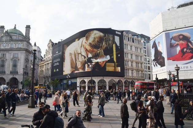 May 8, 2026, London, England, United Kingdom: The Piccadilly Lights screen in Piccadilly Circus displays a tribute from BBC as broadcaster, writer, conservationist and natural historian David Attenborough turns 100. London United Kingdom - ZUMAv130 20260508_zip_v130_024 Copyright: xVukxValcicx