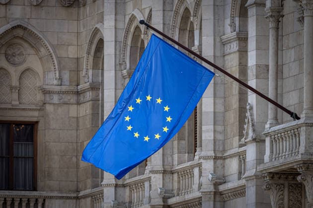 May 9, 2026, Budapest, Hungary: The flag of European Union was ceremonially hung on the Parliament building in Budapest during the inauguration of Peter Magyar Budapest Hungary - ZUMAl194 20260509_zip_l194_016 Copyright: xMarekxLadzinskix