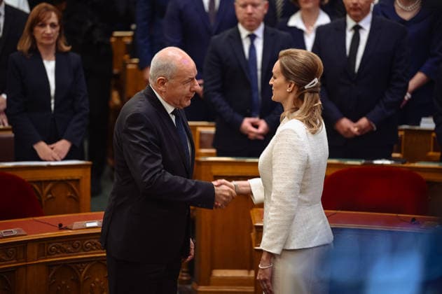Lawmakers attend the inaugural session of the Hungarian Parliament BUDAPEST, HUNGARY - MAY 9: Tamas Sulyok, President of Hungary congratulates to Agnes Forsthoffer from the TISZA party as she receives here title as Speaker of the National Assembly of the Hungarian Parliament as lawmakers attend the inaugural session of the Hungarian Parliament, where Peter Magyar is set to be elected as the country’s new prime minister, in Budapest, Hungary on 9 May 2026. Magyar Peter’s center-right Tisza party secured a decisive victory in the April 12 elections, winning 141 of the 199 parliamentary seats. Robert Nemeti Anadolu Budapest Hungary. Editorial use only. Please get in touch for any other usage.  Copyright: x2026xAnadoluxRobertxNemetix