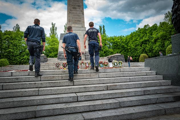 Berlin Pankow OT Schönholz; sowjetisches russisches Ehrenmal Schönholz in der Schönholzer Heide am 09. Mai 2026, Tag der Befreiung Kapitulation - 09.05.2026 Berlin