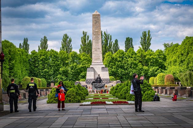 Berlin Pankow OT Schönholz; sowjetisches russisches Ehrenmal Schönholz in der Schönholzer Heide am 09. Mai 2026, Tag der Befreiung Kapitulation - 09.05.2026 Berlin