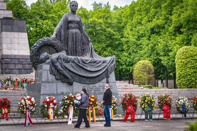 Berlin Pankow OT Schönholz; sowjetisches russisches Ehrenmal Schönholz in der Schönholzer Heide am 09. Mai 2026, Tag der Befreiung Kapitulation - 09.05.2026 Berlin
