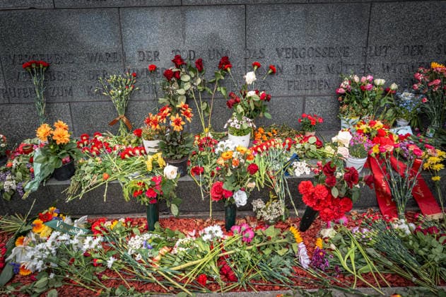 Berlin Pankow OT Schönholz; sowjetisches russisches Ehrenmal Schönholz in der Schönholzer Heide am 09. Mai 2026, Tag der Befreiung Kapitulation - 09.05.2026 Berlin