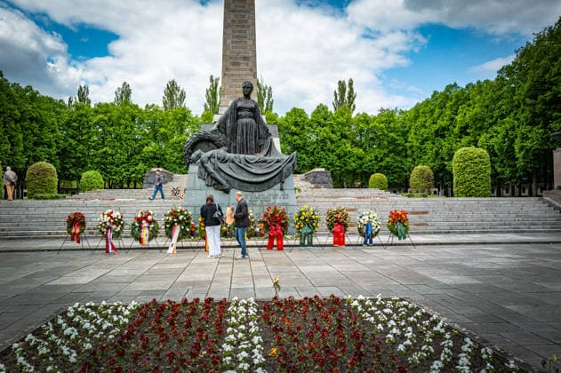 Berlin Pankow OT Schönholz; sowjetisches russisches Ehrenmal Schönholz in der Schönholzer Heide am 09. Mai 2026, Tag der Befreiung Kapitulation - 09.05.2026 Berlin