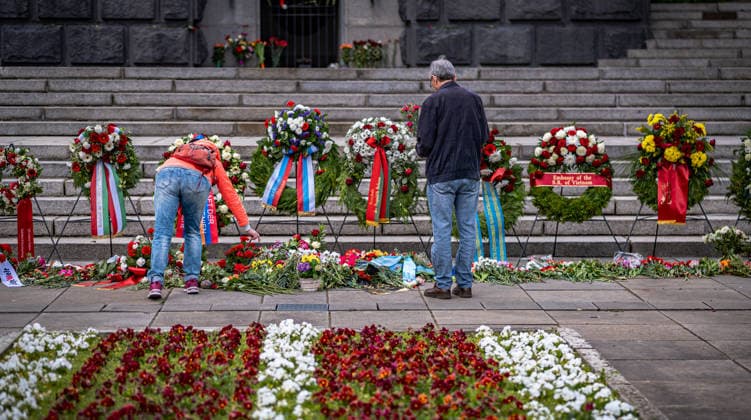 Berlin Pankow OT Schönholz; sowjetisches russisches Ehrenmal Schönholz in der Schönholzer Heide am 09. Mai 2026, Tag der Befreiung Kapitulation - 09.05.2026 Berlin