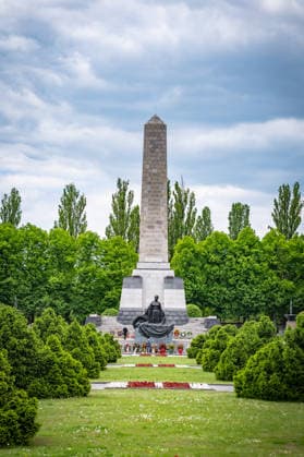 News Bilder des Tages Berlin Pankow OT Schönholz; sowjetisches russisches Ehrenmal Schönholz in der Schönholzer Heide am 09. Mai 2026, Tag der Befreiung Kapitulation - 09.05.2026 Berlin