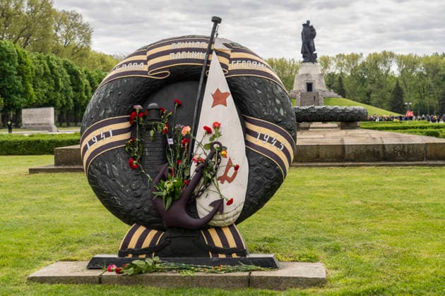 Das Sowjetischen Ehrenmal im Treptower Park in Berlin-Treptow am 9. Mai, dem Tag des Sieges.