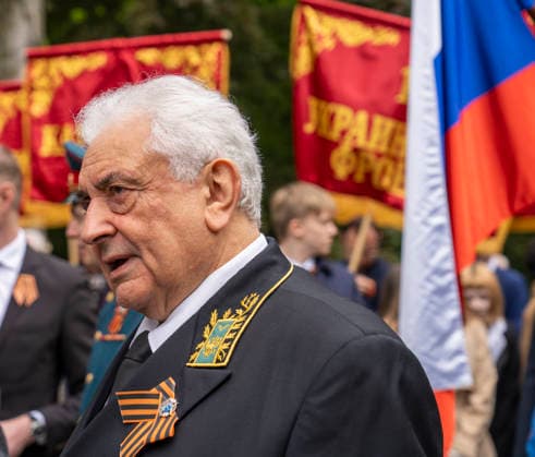 Sergej Jurjewitsch Netschajew, Botschafter Russlands in Deutschland am 9. Mai, dem Tag des Sieges, am Sowjetischen Ehrenmal im Treptower Park in Berlin-Treptow.