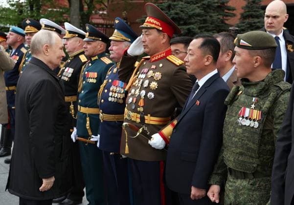 Russia WWII Victory Day Wreath Laying 9161601 09.05.2026 Russian President Vladimir Putin greets commanders of parade formations during a wreath-laying ceremony at the Tomb of the Unknown Soldier by the Kremlin wall on the Victory Day, marking the 81st anniversary of the victory over Nazi Germany in World War Two, as Senior Colonel of the Korean People s Army Chae Yun Un stands nearby, in Moscow, Russia. Vyacheslav Prokofyev Sputnik Moscow Russia  Copyright: xVyacheslavxProkofyevx