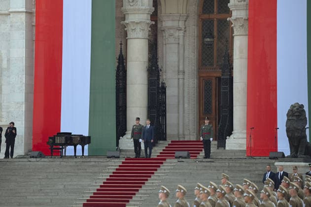Lawmakers attend the inaugural session of the Hungarian Parliament BUDAPEST, HUNGARY - Péter Magyar, newly sworn in Prime Minister steps out in front of the crowd after today s inaugural session of the Hungarian Parliament, in Budapest, Hungary on 9 May 2026. Magyar Peter’s center-right Tisza party secured a decisive victory in the April 12 elections, winning 141 of the 199 parliamentary seats. Robert Nemeti Anadolu Budapest Hungary. Editorial use only. Please get in touch for any other usage.  Copyright: x2026xAnadoluxRobertxNemetix