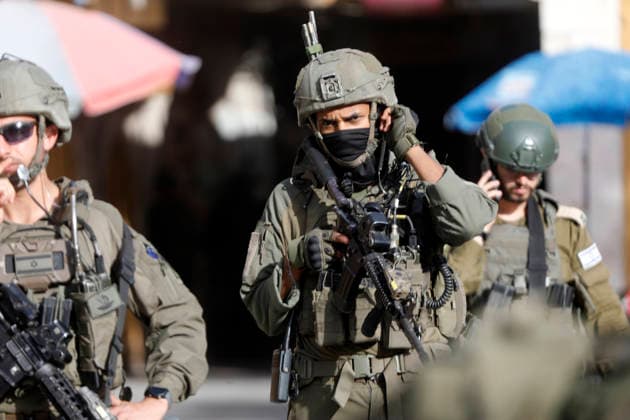 Israeli forces escort settlers through Hebron’s Old City Israeli forces patrol the Old City of Hebron in the occupied West Bank on May 09, 2026, during a tour by Israeli settlers through the area’s narrow alleys and old markets. The heavy deployment disrupted commercial activity and restricted the movement of Palestinian residents, as shops closed and streets emptied during the operation. Photo by Mamoun Wazwaz apaimages Hebron West Bank Palestinian Territory 090526_Hebron_MW_00(20) Copyright: xapaimagesxMamounxWazwazx xapaimagesx