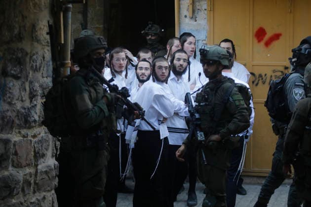Israeli forces escort settlers through Hebron’s Old City Israeli forces patrol the Old City of Hebron in the occupied West Bank on May 09, 2026, during a tour by Israeli settlers through the area’s narrow alleys and old markets. The heavy deployment disrupted commercial activity and restricted the movement of Palestinian residents, as shops closed and streets emptied during the operation. Photo by Mamoun Wazwaz apaimages Hebron West Bank Palestinian Territory 090526_Hebron_MW_00(3) Copyright: xapaimagesxMamounxWazwazx xapaimagesx