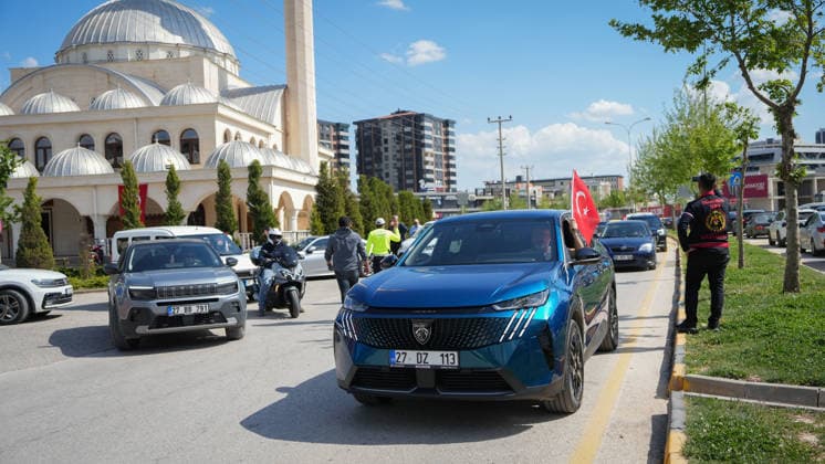 May 9, 2026, Gaziantep, Gaziantep, Turkey: Hundreds of demonstrators take part in a protest organized by 45 non-governmental organizations against a scheduled performance by the girl group Manifest. The demonstration, which saw some scuffles with security forces, was held to oppose the event on the grounds of preserving local conservative values and preventing social tension in Gaziantep, Turkey on May 09, 2026. Gaziantep Turkey - ZUMAa260 20260509_zip_a260_014 Copyright: xMohammadxBashirxAldaherx