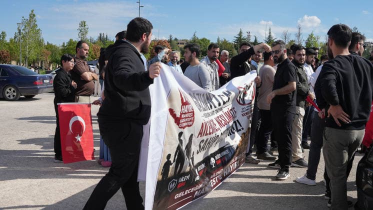 May 9, 2026, Gaziantep, Gaziantep, Turkey: Hundreds of demonstrators take part in a protest organized by 45 non-governmental organizations against a scheduled performance by the girl group Manifest. The demonstration, which saw some scuffles with security forces, was held to oppose the event on the grounds of preserving local conservative values and preventing social tension in Gaziantep, Turkey on May 09, 2026. Gaziantep Turkey - ZUMAa260 20260509_zip_a260_026 Copyright: xMohammadxBashirxAldaherx