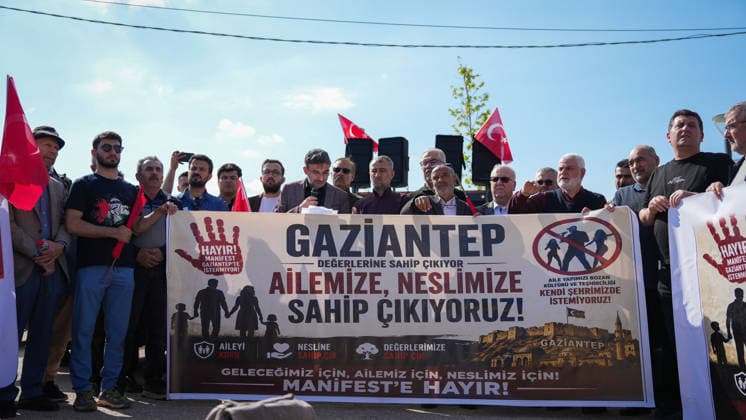 May 9, 2026, Gaziantep, Gaziantep, Turkey: Hundreds of demonstrators take part in a protest organized by 45 non-governmental organizations against a scheduled performance by the girl group Manifest. The demonstration, which saw some scuffles with security forces, was held to oppose the event on the grounds of preserving local conservative values and preventing social tension in Gaziantep, Turkey on May 09, 2026. Gaziantep Turkey - ZUMAa260 20260509_zip_a260_027 Copyright: xMohammadxBashirxAldaherx