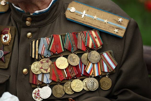 RUSSIA, MOSCOW - MAY 9, 2026: WWII veteran Pyotr Logvin is seen on Moscow s Poklonnaya Hill on Victory Day Moscow Russia  - ZUMAt113 20260509_zaa_t113_1619 Copyright: xMikhailxTereshchenkox