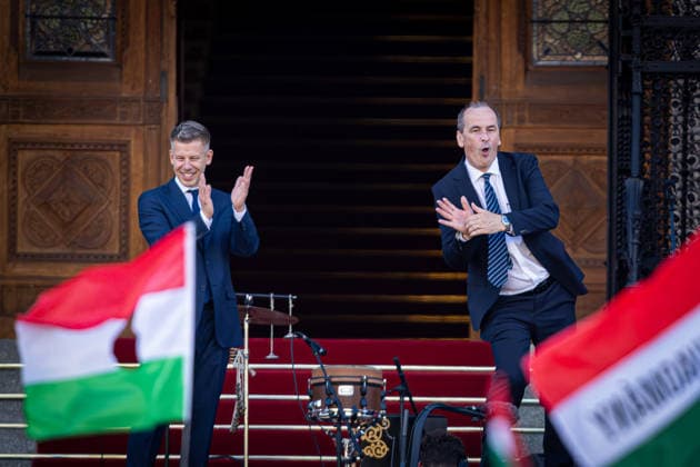 May 9, 2026, Budapest, Hungary: Zsolt Hegedus dances to music on the steps of the Parliament building in Budapest following the inauguration ceremony of Peter Magyar. Budapest Hungary - ZUMAl194 20260509_zip_l194_050 Copyright: xMarekxLadzinskix