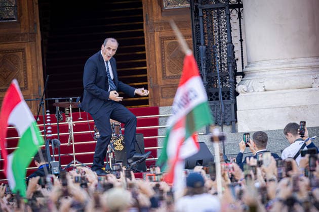 May 9, 2026, Budapest, Hungary: Zsolt Hegedus dances to music on the steps of the Parliament building in Budapest following the inauguration ceremony of Peter Magyar Budapest Hungary - ZUMAl194 20260509_zip_l194_056 Copyright: xMarekxLadzinskix