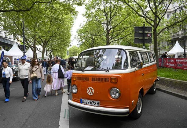 Classic Days Berlin BERLIN, GERMANY - MAY 09: Classic cars are displayed on the Kurfurstendamm boulevard during the Classic Days Berlin event in Berlin, Germany, on May 09, 2026. Approximately 2,000 vintage vehicles from different eras were showcased, bringing together thousands of classic car enthusiasts for the open-air exhibition. Halil Sagirkaya Anadolu Berlin Germany. Editorial use only. Please get in touch for any other usage.  Copyright: x2026xAnadoluxHalilxSagirkayax