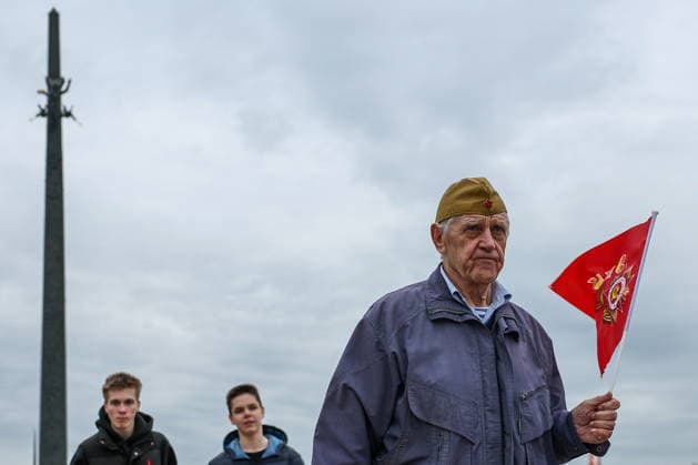RUSSIA, MOSCOW - MAY 9, 2026: People visit Moscow s Poklonnaya Hill on Victory Day Moscow Russia  - ZUMAt113 20260509_zaa_t113_1682 Copyright: xMikhailxTereshchenkox