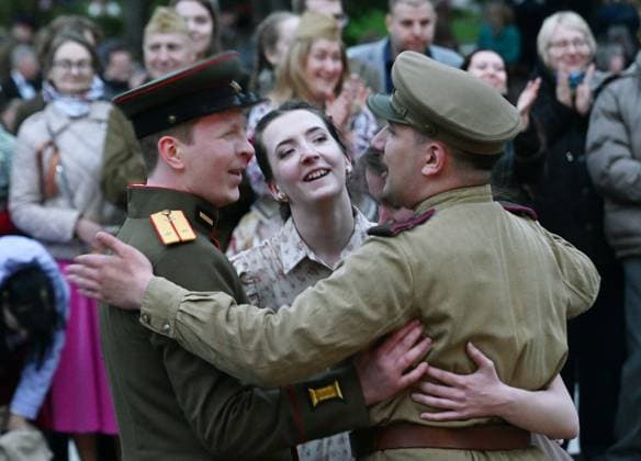 Russia WWII Victory Day Celebrations 9161833 09.05.2026 People dressed in Soviet-era clothes take part in Victory Day celebrations marking the 81st anniversary of the victory over Nazi Germany in World War Two, at the Hermitage Garden in Moscow, Russia. Vladimir Vyatkin Sputnik Moscow Russia  Copyright: xVladimirxVyatkinx