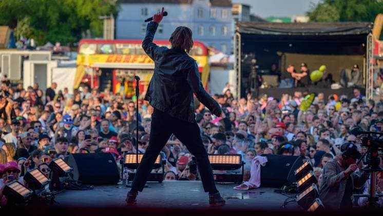 Herne: Das Mallorcafestival Crange Total 2026 ** NUR FÜR REDAKTIONELLE ZWECKE ** EDITORIAL USE ONLY **<p>Mickie Krause bei Crange Total 2026 Mallorcafestival am Samstag, den 9. Mai 2026, auf dem Cranger Kirmesplatz in Herne. Herne Copyright: UwexErnst