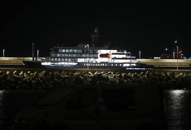 (260510) -- TENERIFE, May 10, 2026 -- Hantavirus-hit cruise ship MV Hondius is seen off the Port of Granadilla on the island of Tenerife in Spain, May 10, 2026. The cruise ship arrived off here early Sunday, where Spanish authorities will launch a large-scale operation to evacuate passengers and part of the crew following the deadly outbreak onboard. ) FOCUS Hantavirus-hit ship MV Hondius arrives off Port of Granadilla on Spanish island of Tenerife ChengxMin 