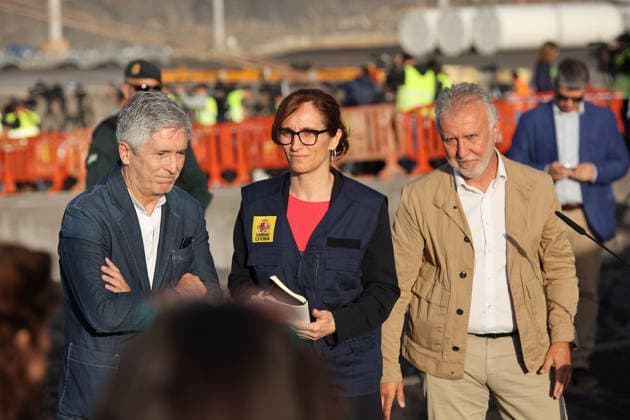 The Minister of Health, Mónica García c the Minister of the Interior, Fernando Grande Marlaska i and the Minister of Territorial Policy and Democratic Memory, Ángel Víctor Torres d , attend the media to inform about the disembarkation of the hantavirus cruise ship, in the port of Granadilla, on May 10, 2026, in Granadilla de Abona, Tenerife, Canary Islands Spain Sanidad announces that the first to leave the Hondius will be the Spaniards and describes the anchoring as a success in spite of the adversities 10 MAY 2026 Álex Rosa 10 05 2026 Granadilla de Abona, Tenerife, I Granadilla de Abona, Tenerife, I Espana  Copyright: xÃlexxRosax 7512216