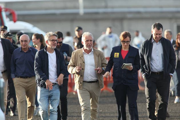 The Minister of Health, Mónica García 2d and the Minister of Territorial Policy and Democratic Memory, Ángel Víctor Torres c , attends the media to inform about the disembarkation of the hantavirus cruise ship, in the port of Granadilla, on May 10, 2026, in Granadilla de Abona, Tenerife, Canary Islands Spain Health Minister announces that the first to leave the Hondius will be the Spaniards and describes the anchoring as a success in spite of the adversities 10 MAY 2026 Álex Rosa 10 05 2026 Granadilla de Abona, Tenerife, I Granadilla de Abona, Tenerife, I Spain  Copyright: xÃlexxRosax 7512229