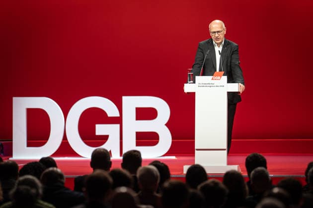 News Bilder des Tages Kai Wegner, Regierender Bürgermeister Berlin, während seiner Grußrede zur Eröffnung des Bundeskongresses;DGB Bundeskongress 2026 in Berlin - Deutscher Gewerkschaftsbund, Berlin Berlin Deutschland Hotel Estrel