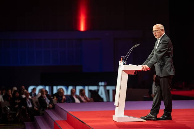Kai Wegner, Regierender Bürgermeister Berlin, während seiner Grußrede zur Eröffnung des Bundeskongresses;DGB Bundeskongress 2026 in Berlin - Deutscher Gewerkschaftsbund, Berlin Berlin Deutschland Hotel Estrel