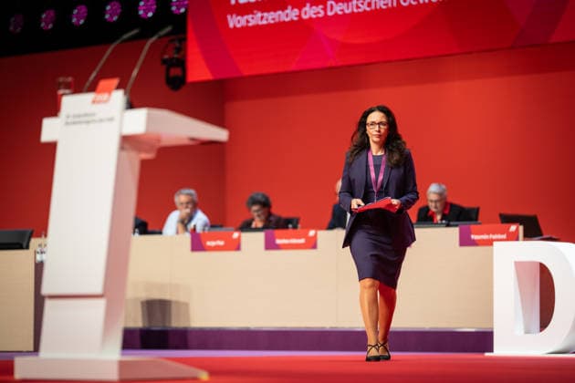 Yasmin Fahimi zur Eröffnung des Bundeskongresses auf der Bühne;DGB Bundeskongress 2026 in Berlin - Deutscher Gewerkschaftsbund, Berlin Berlin Deutschland Hotel Estrel