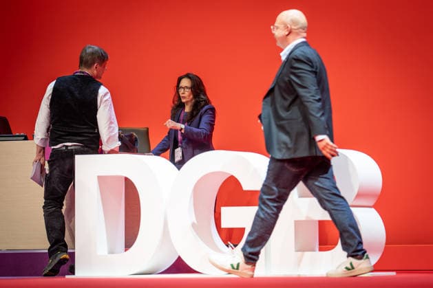 Yasmin Fahimi zur Eröffnung des Bundeskongresses auf der Bühne;DGB Bundeskongress 2026 in Berlin - Deutscher Gewerkschaftsbund, Berlin Berlin Deutschland Hotel Estrel