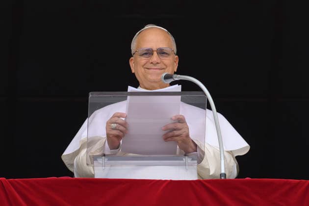 ITALY - POPE LEO XIV DURING THE ANGELUS PRAYER AT THE VATICAN - 2026 5 10 Italy, Rome, Vatican, 2026 5 10 .Pope Leo XIV waves to the crowd from the window of the apostolic palace overlooking St. Peter s square during the Angelus prayer in the Vatican EDITORIAL USE ONLY - NO BOOKS Copyright: xVATICANxMEDIAx