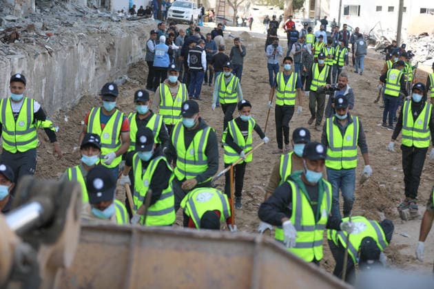 Volunteers clear rubble at al-Shifa Hospital in Gaza City Palestinian volunteers take part in removing rubble and cleaning the outer courtyard of al-Shifa Hospital in Gaza City on May 10, 2026, as part of the Volunteer Work Week activities organized by the Operation Chivalrous Knight 3 initiative. The campaign included cleaning works, rubble removal, tree planting and the installation of shade structures for residents around the hospital. Photo by Ramzi Abu Amer apaimages Khan Yunis Gaza Strip Palestinian Territory 100526_Gaza_RA_00(24).jpeg Copyright: xapaimagesxRamzixxAbuxAmerx xapaimagesx