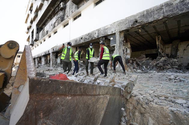 Volunteers clear rubble at al-Shifa Hospital in Gaza City Palestinian volunteers take part in removing rubble and cleaning the outer courtyard of al-Shifa Hospital in Gaza City on May 10, 2026, as part of the Volunteer Work Week activities organized by the Operation Chivalrous Knight 3 initiative. The campaign included cleaning works, rubble removal, tree planting and the installation of shade structures for residents around the hospital. Photo by Ramzi Abu Amer apaimages Khan Yunis Gaza Strip Palestinian Territory 100526_Gaza_RA_00(19).jpeg Copyright: xapaimagesxRamzixxAbuxAmerx xapaimagesx