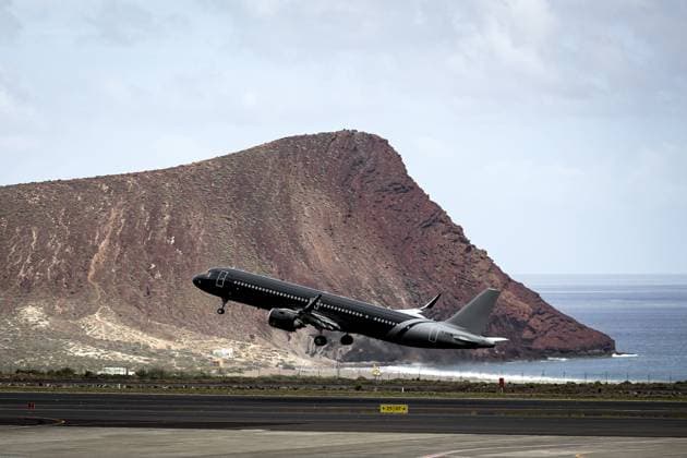 GRANADILLA DE ABONA - An Airbus A-321 carrying Dutch nationals as well as people from Germany, Belgium, and Greece, among others, is departing from Tenerife South Airport (TFS). Approximately 29 passengers from the cruise ship m v Hondius, which has been hit by a deadly hantavirus outbreak, are flying to Eindhoven on this aircraft. RAMON VAN FLYMEN ANP netherlands out - belgium out  Copyright: xx x557931916x originalFilename: 557931916.jpg