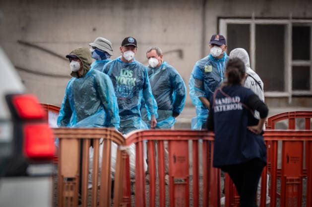 Evacuation continues from the Hantavirus-hit cruise ship at Spanish Port of Tenerife TENERIFE, SPAIN - MAY 10: British passengers have disembarked from the MV Hondius and head by coach to the airport at Granadilla Port in Tenerife, Canary Islands, Spain on May 10, 2026. The British Ambassador to Spain is at the port, closely following the operation. Andres Gutierrez Anadolu Tenerife Spain. Editorial use only. Please get in touch for any other usage.  Copyright: x2026xAnadoluxAndresxGutierrezx