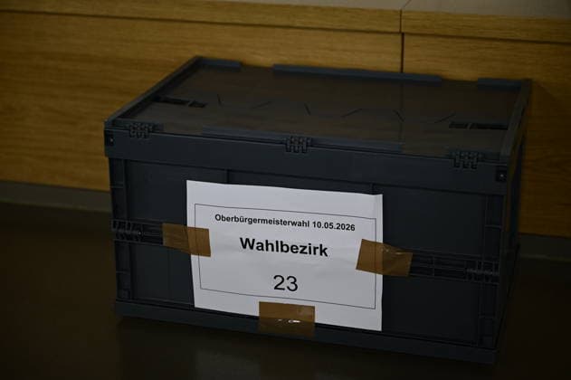 Görlitz, Oberbürgermeisterwahl, Wahlhelfer beim Auszählen der Stimmen in der Emil von Schenckendorff Turnhalle. Görlitz, 10.05.2026 Copyright: xMatthiasxWehnertx