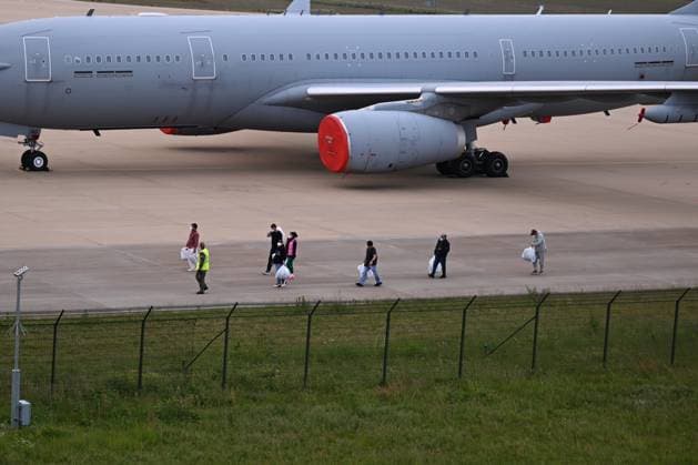 Plane carrying MV Hondius passengers arrives at Eindhoven Airport EINDHOVEN, NETHERLANDS - MAY 10: Passengers walk inside the airport after the plane repatriating 26 Dutch national passengers of the MV Hondius cruise ship, where an outbreak of hantavirus has been detected, lands at Eindhoven Air Base International airport in Eindhoven, Netherlands on May 10, 2026. The World Health Organisation (WHO) has identified six confirmed cases of hantavirus out of eight suspected cases, including three people who have died from this known but rare virus, for which there is neither a vaccine nor a treatment. Mouneb Taim Anadolu Eindhoven Netherlands. Editorial use only. Please get in touch for any other usage.  Copyright: x2026xAnadoluxMounebxTaimx