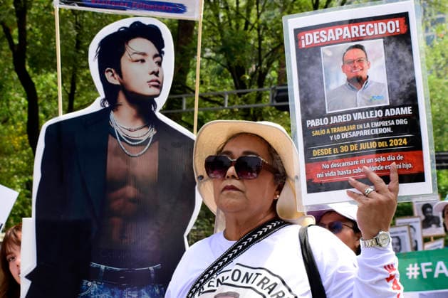 Mothers Demand Justice For Their Missing Relatives On a Mother s Day Demonstration A woman holds a placard of her missing relative during a Mother s Day demonstration, demanding justice for their missing relatives. on May 10, 2026 in Mexico City, Mexico. (Photo by Luis Barron Eyepix Group) Copyright: xLuisxBarronx xEyepixxGroupx LB_10052026_183600