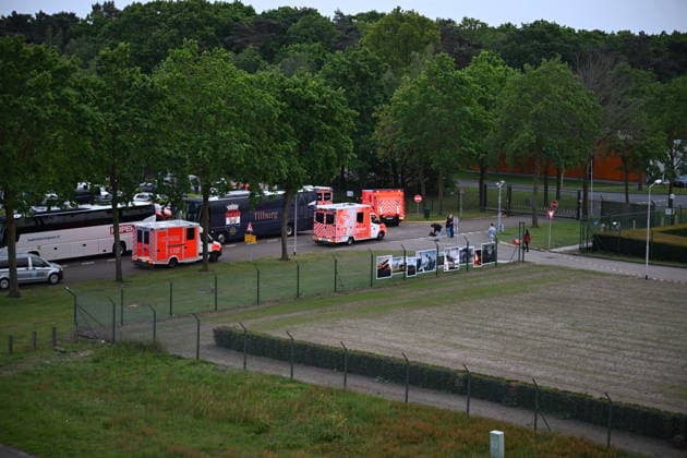 Plane carrying MV Hondius passengers arrives at Eindhoven Airport EINDHOVEN, NETHERLANDS - MAY 10: A view of medical preparations as passengers arrive in the airport after the plane repatriating 26 Dutch national passengers of the MV Hondius cruise ship, where an outbreak of hantavirus has been detected, lands at Eindhoven Air Base International airport in Eindhoven, Netherlands on May 10, 2026. The World Health Organisation (WHO) has identified six confirmed cases of hantavirus out of eight suspected cases, including three people who have died from this known but rare virus, for which there is neither a vaccine nor a treatment. Mouneb Taim Anadolu Eindhoven Netherlands. Editorial use only. Please get in touch for any other usage.  Copyright: x2026xAnadoluxMounebxTaimx